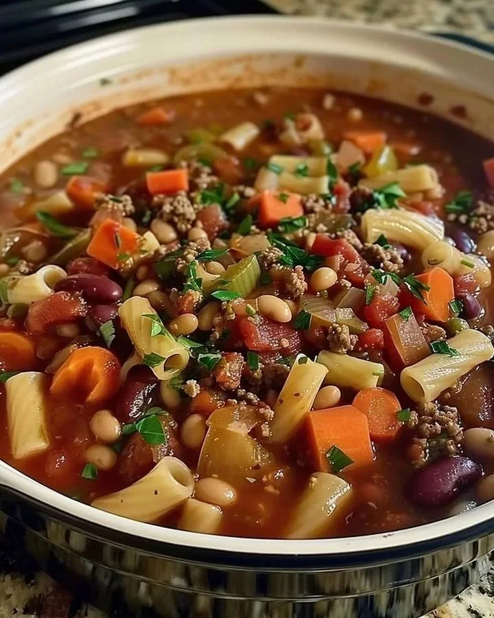 Bowl of delicious Pasta Fagioli, a traditional Italian soup with beans and pasta.